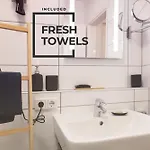 Hochwertig - Ruhig - Parkplatz - 15 Min Zur Messe Apartment *