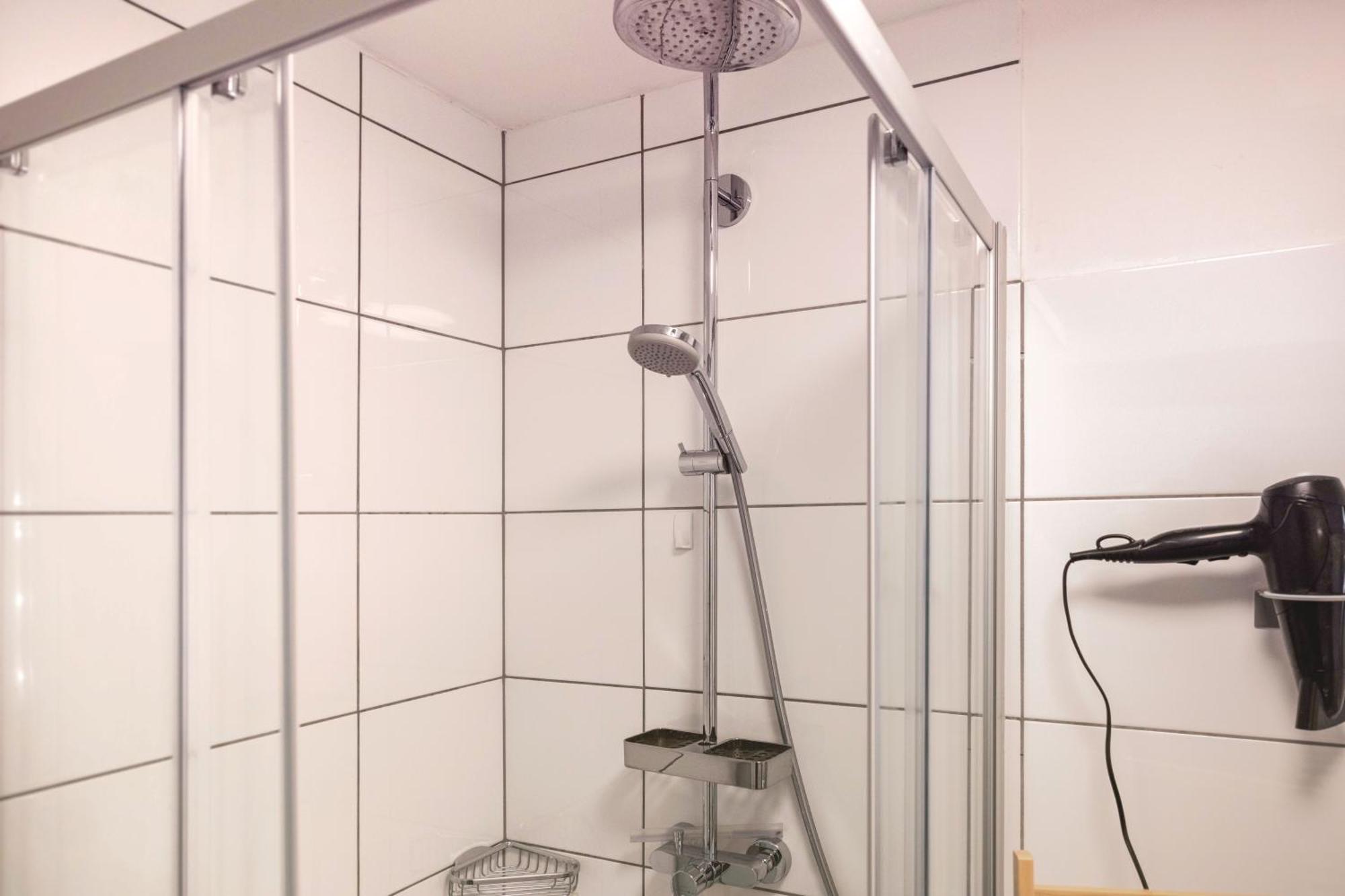 Hochwertig - Ruhig - Parkplatz - 15 Min Zur Messe *